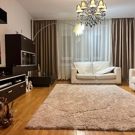 Charming Apartment/King Size Bed Bukarest Kültér fotó